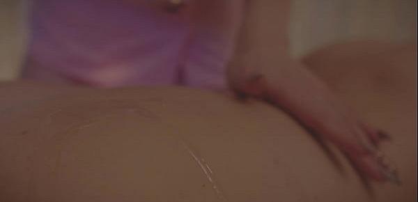 EROTIC MASSAGE WITH AN INTERESTING ENDING